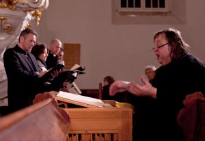 Matthias Eisenberg leitet die Aufführung des Weihnachtsoratoriums in Elstra